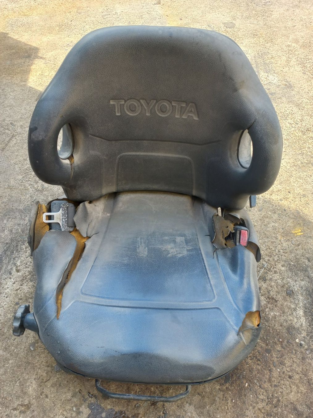 Carrelli elevatori e a forche: Toyota Stapler - Sitz Staplersitz + Gurte Dumper Transporter – Usato da Dulliken venduto da mopar030