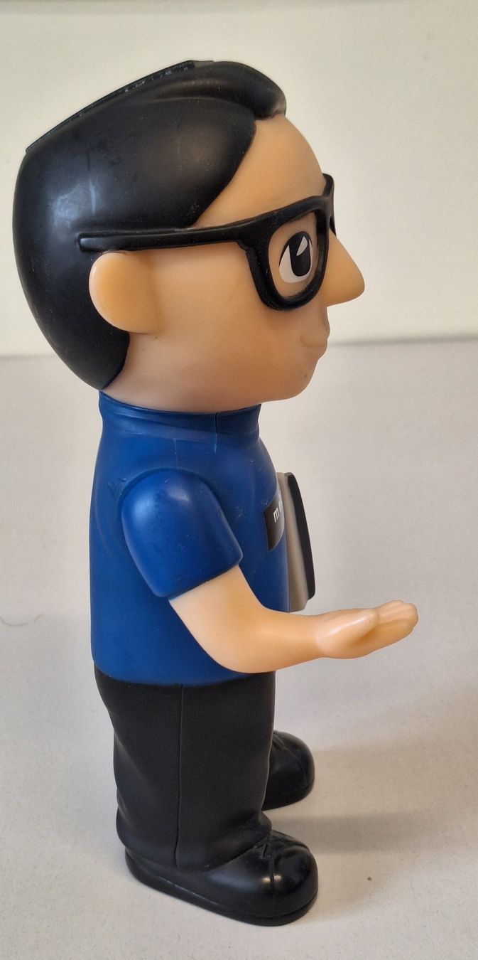 Migros Statuette: Figur m electronis Migros Spardose Kässeli Nerd – Usato da Gurtnellen venduto da Rhino77 3
