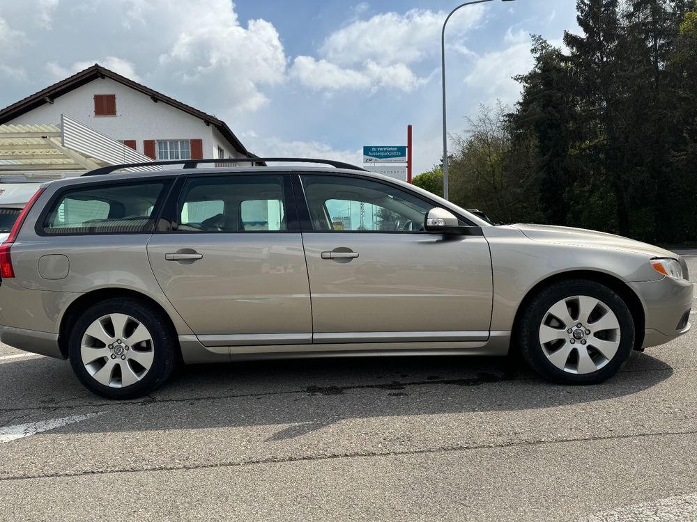 VOLVO V 70 D5 /Automat / 2009 143 000 km /MFK NEU 143 000 KM