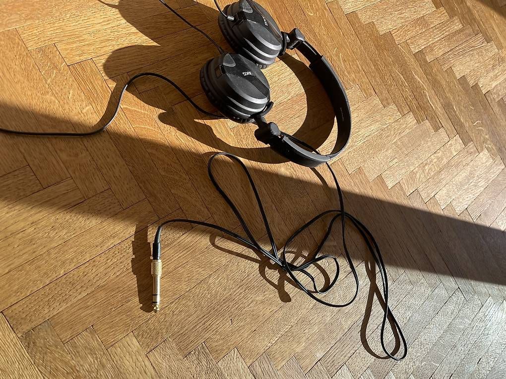Cuffie: AKG Headphones – Usato da Basel venduto da KPRNR 3