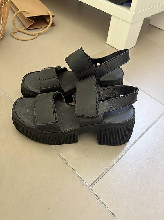 Damenschuhe: Schwarze Plattform Schuhe 38 – Gebraucht aus Zürich von BKana