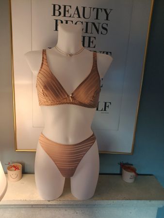Lot  de lingerie de lux Antigel de Lyse Charmel (50 Pièces)