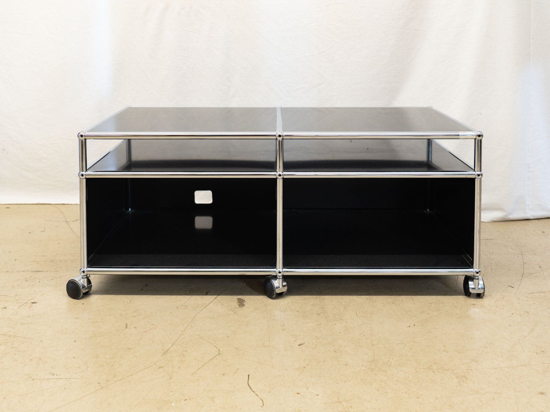 USM Cassettiere: USM Haller Lowboard - auf Rollen, schwarz - Ref. 05/44 – Usato da Au ZH venduto da BrockiAu