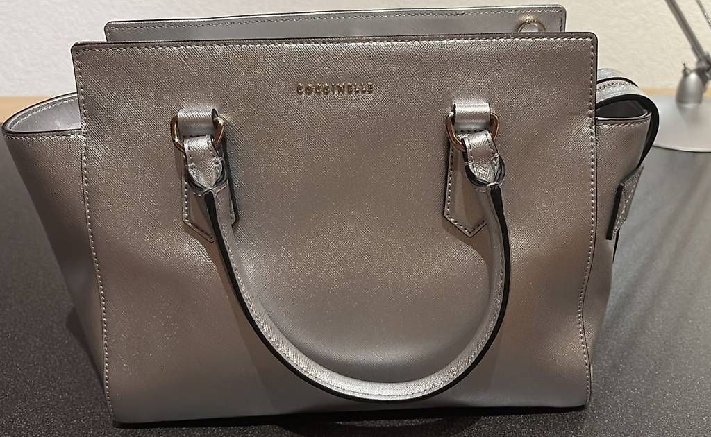 Borse da donna: Coccinelle Damenhandtasche  – Usato da Lachen SZ venduto da mcstaehlin 1