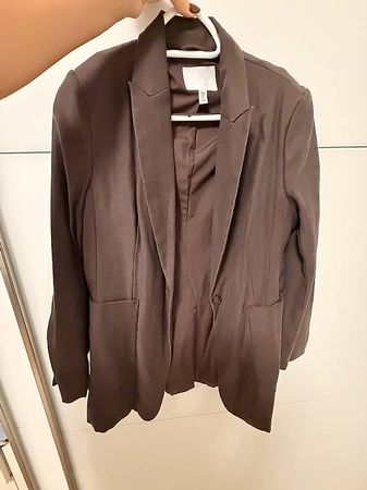 Eleganter brauner Blazer von H&M in Grösse 42. 