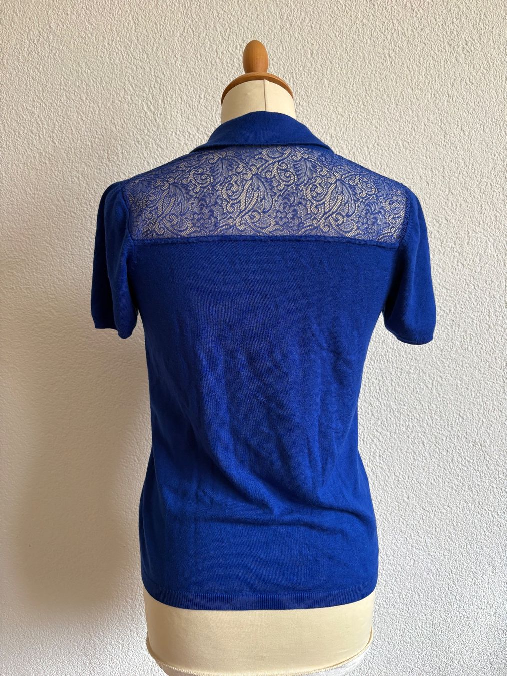 Magliette Polo: Polo Kookai bleu électrique, dentelle – Usato da Bern venduto da GabrielleHe 1