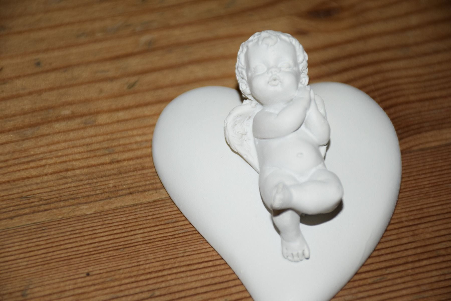 Statuette: Engeli auf Herz Nr. 2 liegend – Nuovo e nell'imballaggio originale da Wetzikon ZH venduto da Wetzicardo25