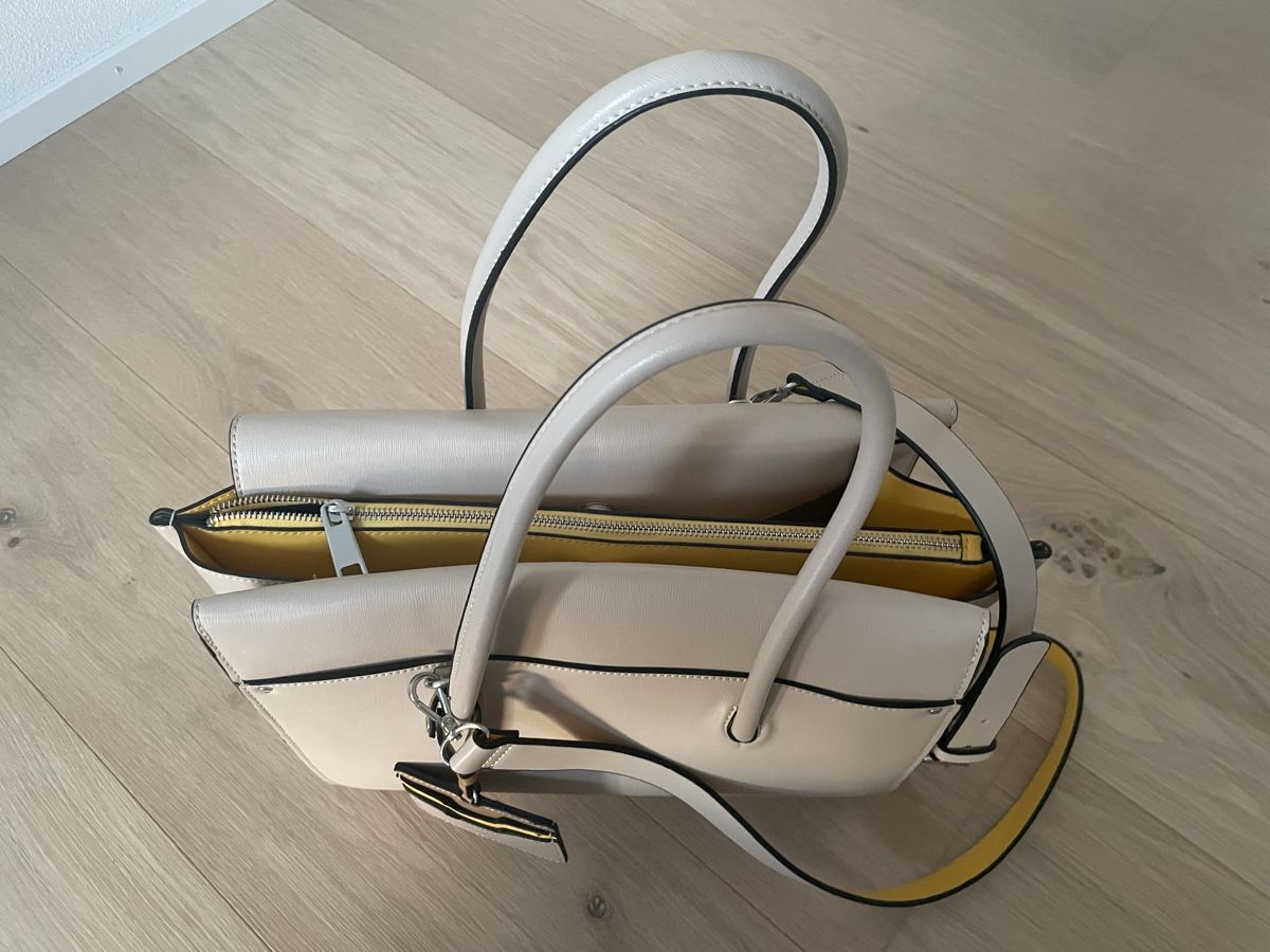 Borse da donna: Tasche beige – Usato da Rorschach venduto da zlatokosa85 7