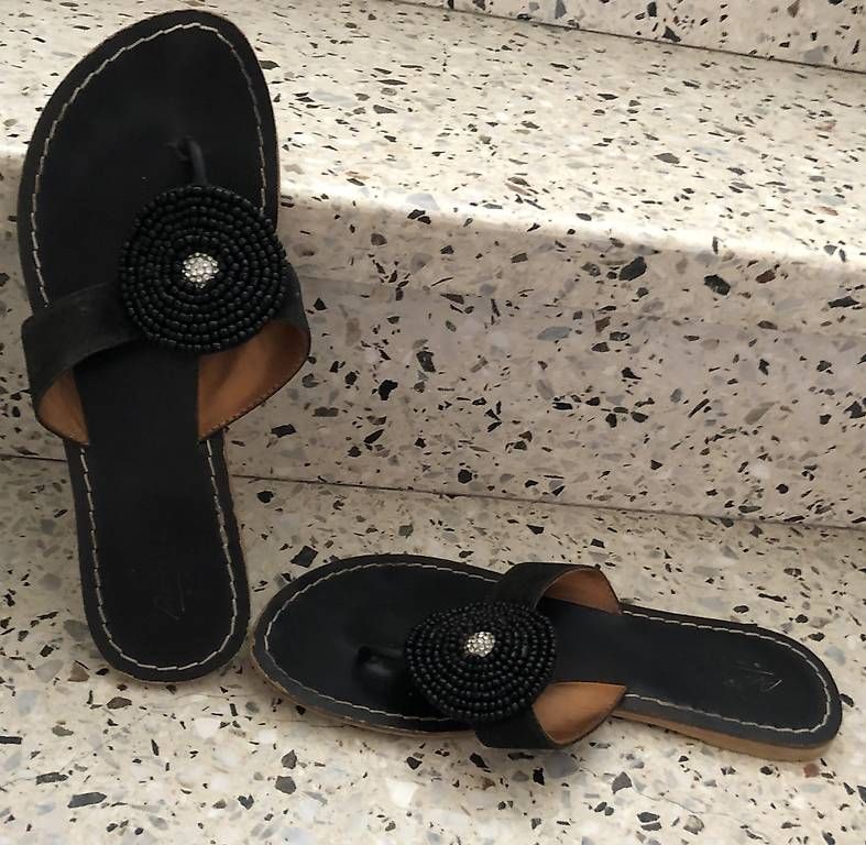 Damenschuhe: Infradito eleganti con perline nere 41 – Gebraucht aus Riva San Vitale von bau64 1
