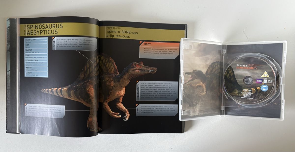 Tutti i DVDs: Planet dinosaur book and dvd set – Nuovo (secondo la descrizione) da Genève venduto da ton_h779 2