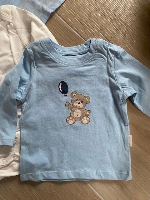 Lotti & Set di vestiti: NEUES Body, m. Pulli Gr. 62/68 u. Nuscheli – Nuovo (secondo la descrizione) da Staufen venduto da Nasli 1