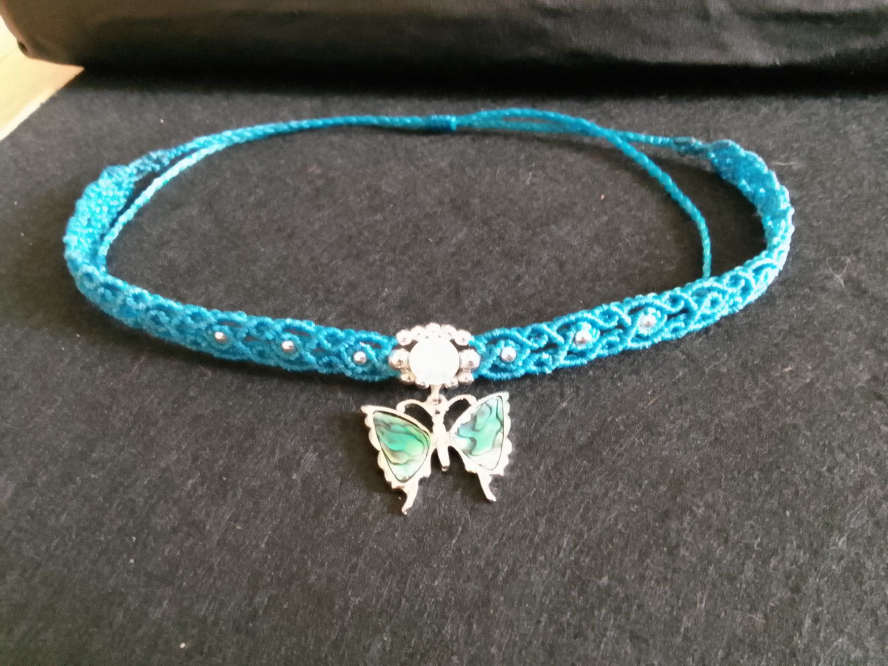 Catenine: Makramee Choker mit Abalone Schmetterling und Perlmutt – Nuovo (secondo la descrizione) da Pfäffikon ZH venduto da Emporos_42