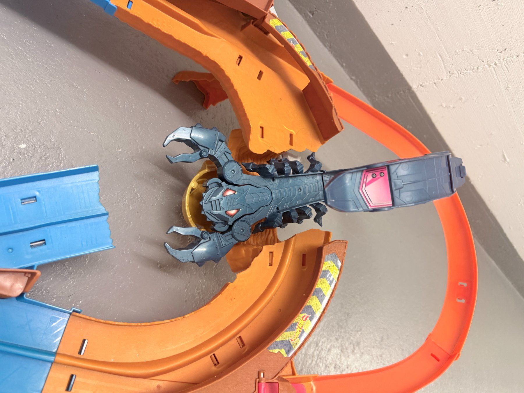 Hot Wheels Rennbahnen: Hot Wheels City Scorpion Attack Set – Gebraucht aus Oftringen von din_8wdc