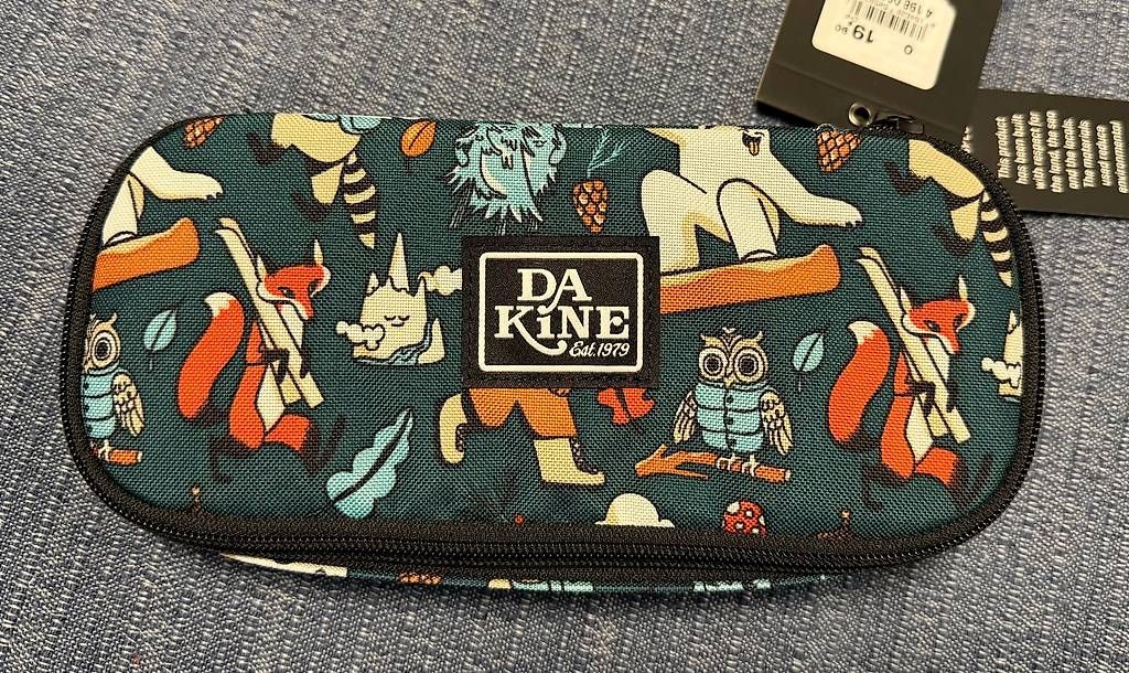 Dakine Schüler-Etuis: Neuer Dakine Schlampermaeppchen mit Waldtier Motiv – Gebraucht aus Ehrendingen von ErikaKrisztina