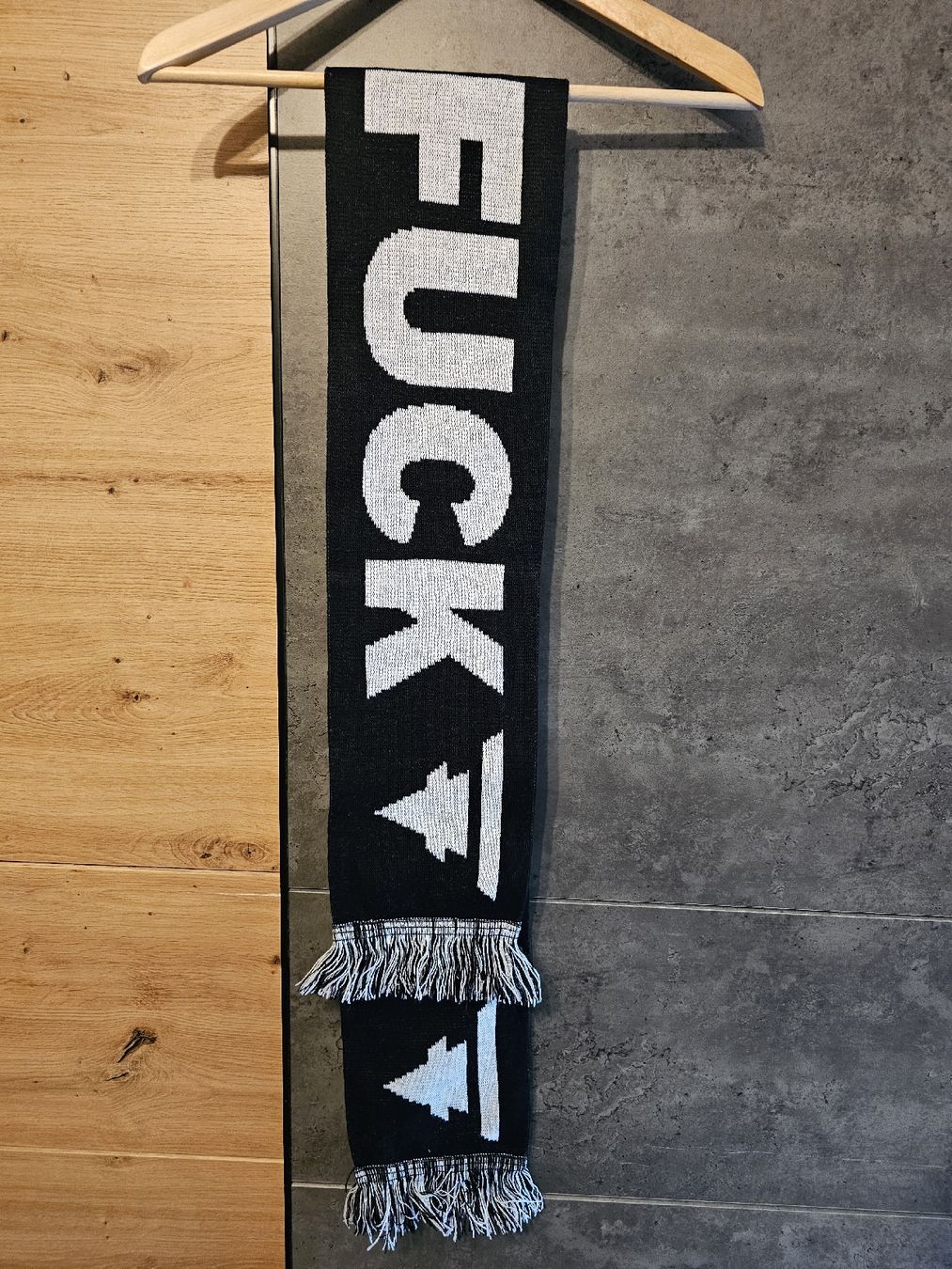 Foulard & Sciarpe: Écharpe Tokio Hotel  – Usato da Genève venduto da CheyenneKiwi 1