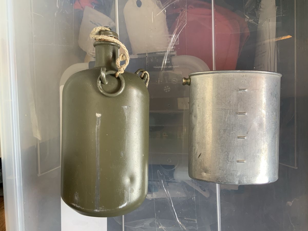 Schweizer Armee Borracce & Thermos: GOURDE ARMEE SUISSE – Usato da Genève venduto da SwissGeneva