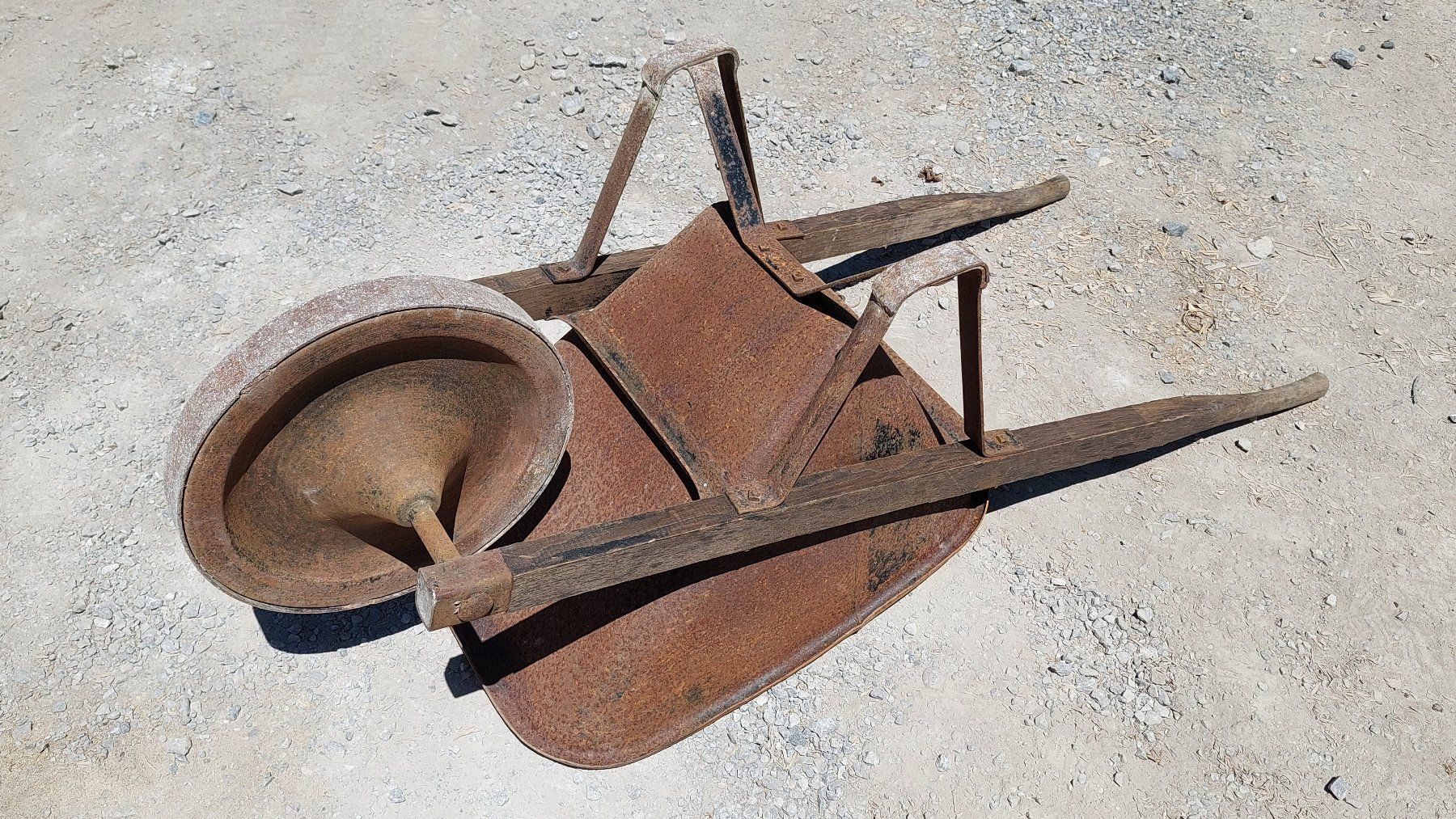 Schubkarren: Originelle Vintage Spitzboden Karrette mit Metallrad – Gebraucht aus Muri b. Bern von Spassholz 4