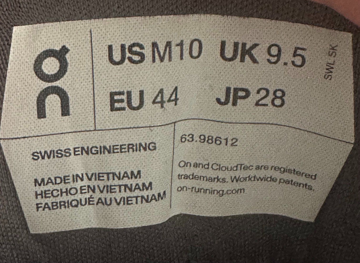 On Scarpe da uomo: Wanderschuh On Modell Cloudrock Waterproof – Usato da Rheineck venduto da cat_y6j2 4