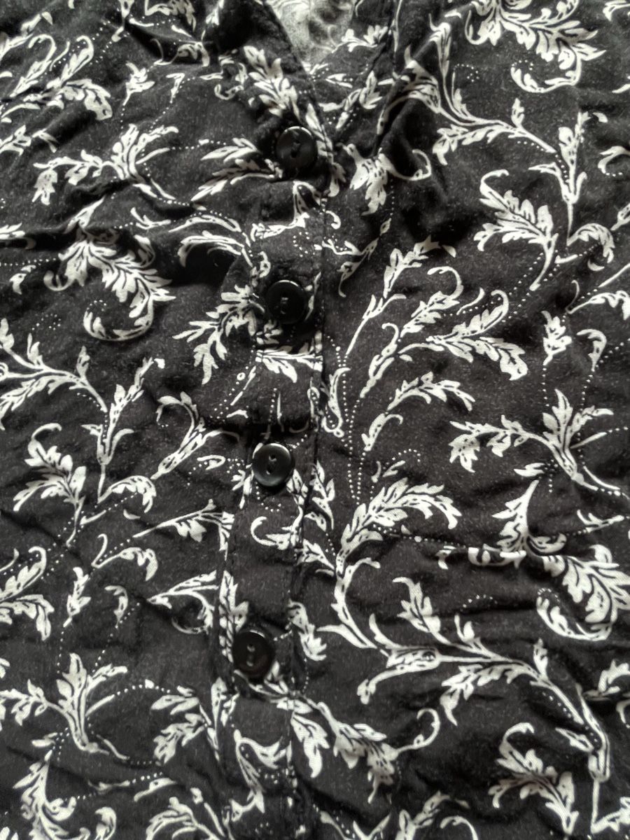 Blusen: Schwarze Bluse mit hübschem Muster / Gr M / Viskose – Gebraucht aus Biel/Bienne von LadyDita 4