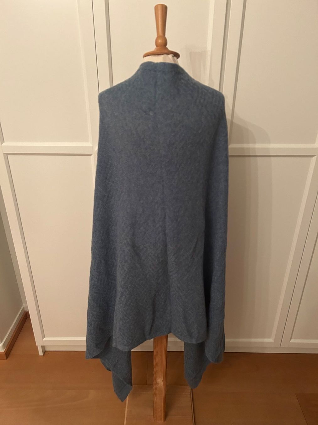 Sonstige Damenmode: Cape – Gebraucht aus Luzern von lou4444 2