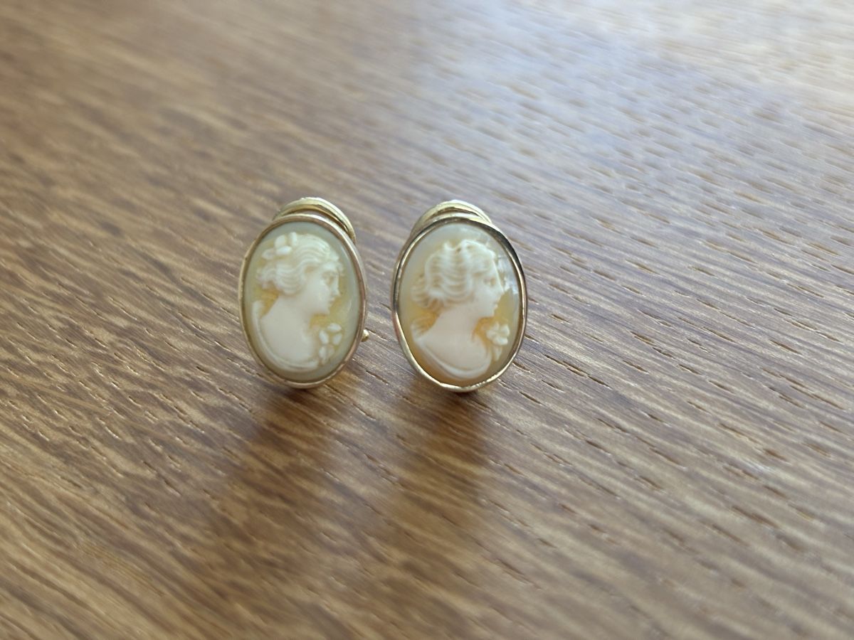Orecchini pendenti & Orecchini a lobo: 18k gold and cameo earrings – Nuovo (secondo la descrizione) da Aarau venduto da banzinho 5