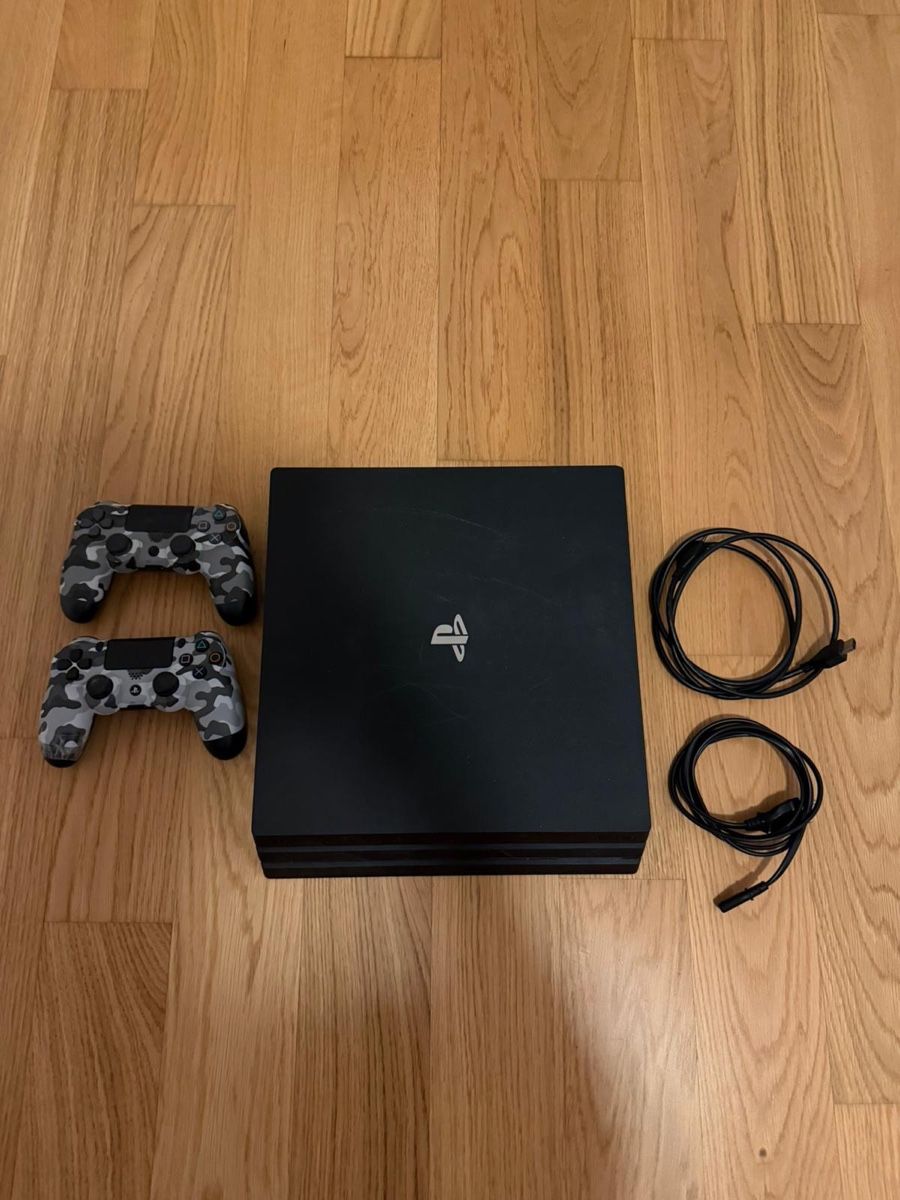 Sony Konsolen: Playstation 4 PRO inkl. 2 Controller – Gebraucht aus Kerzers von Don_ggf7