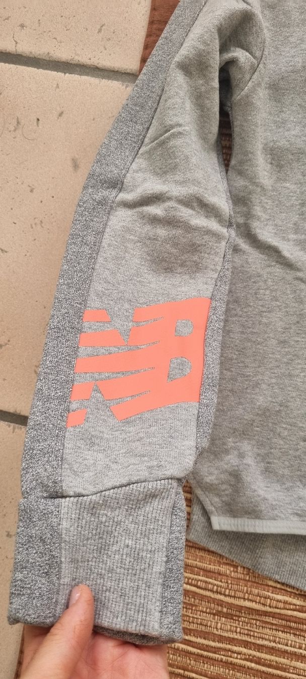 New Balance Canottiere & Pantaloni: Pull woman by New Balance – Usato da Mendrisio venduto da ann_d9pf 2