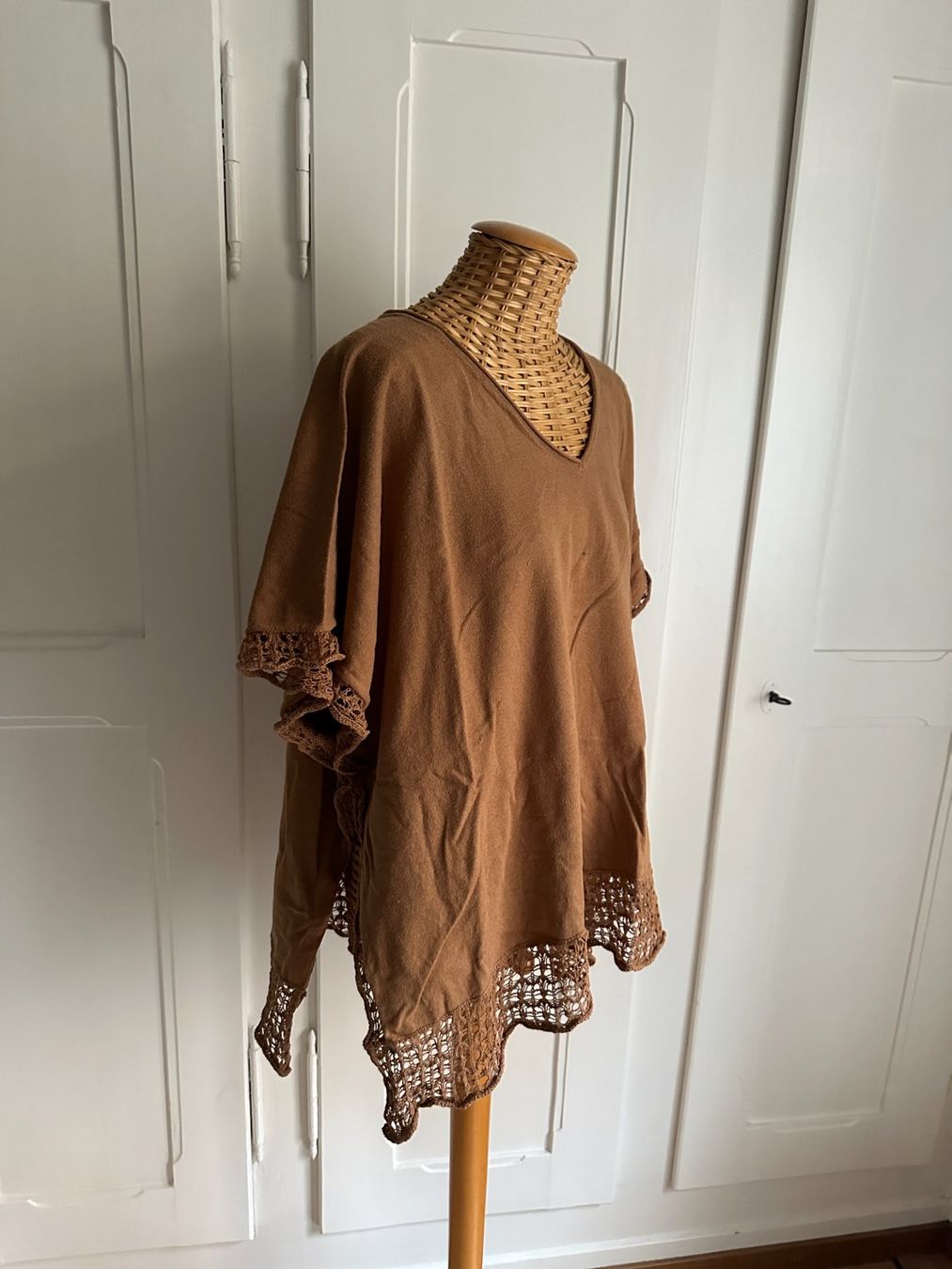 Altro in Moda donna: Poncho Oberteil braun – Usato da Zürich venduto da Diazaio 1