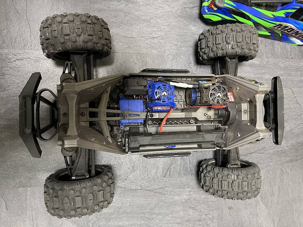 RC Kits de montage: Traxxas Maxx 4s – D'occasion à Rudolfstetten par dst_tdh9 2
