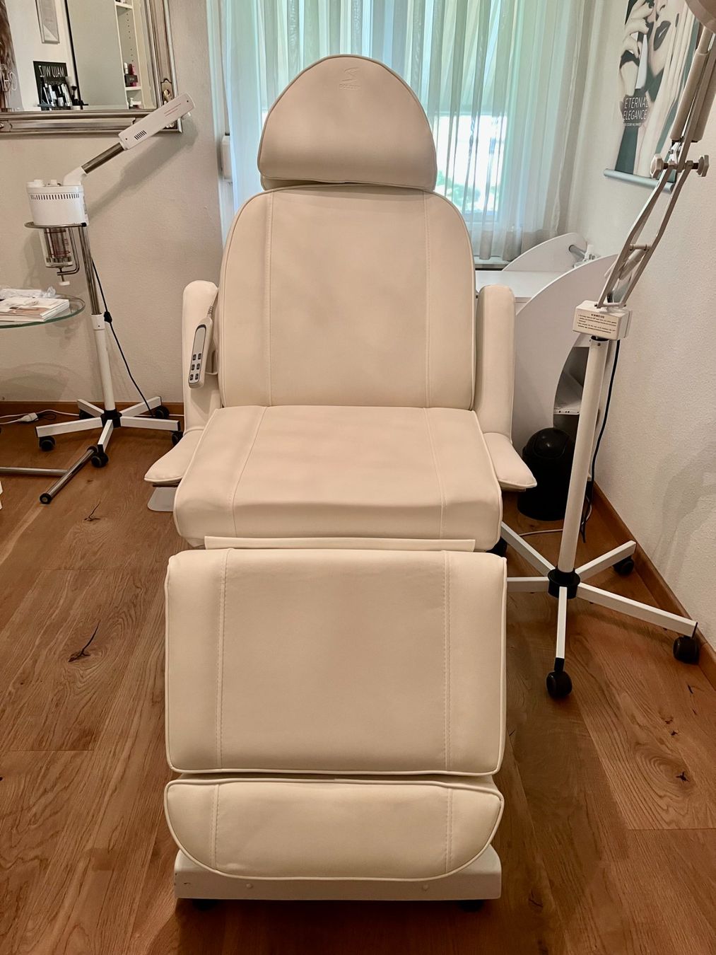 Kosmetik-& Massageliegen: Kosmetikliege  vollelektrisch – Gebraucht aus Kreuzlingen von mar_egli 2