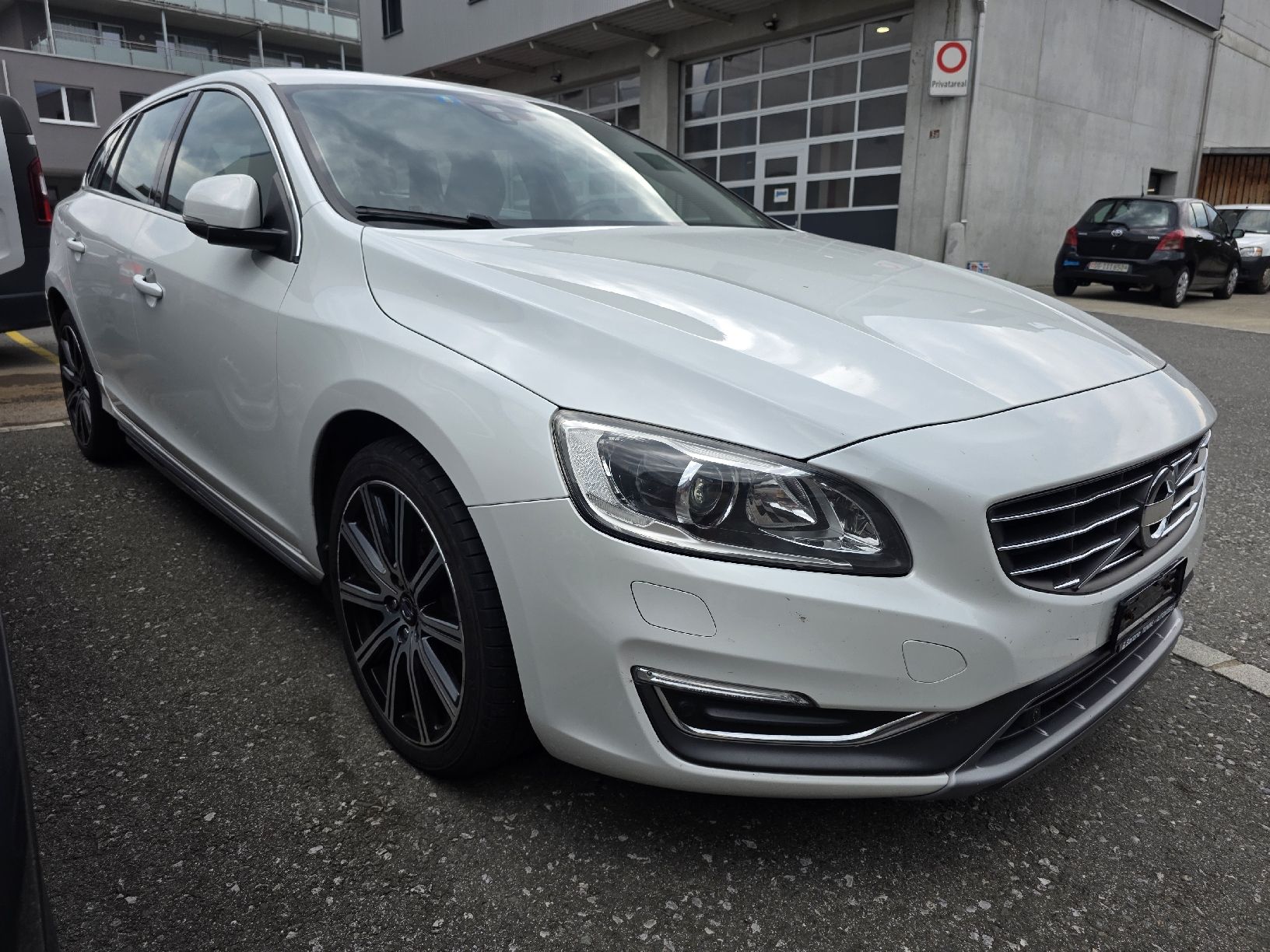 Volvo Autos: VOLVO V60 D4 AWD UNFALL SEITENSCHADEN – Défectueux à Häggenschwil par Iwingman 6