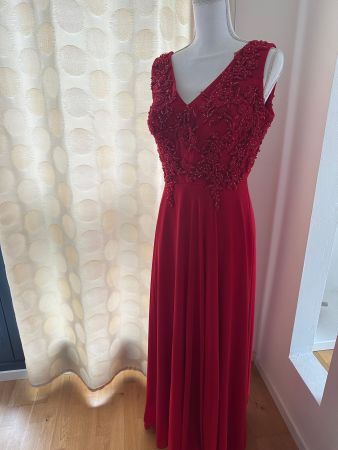 Rotes Abendkleid mit Perlen, festlich & elegant