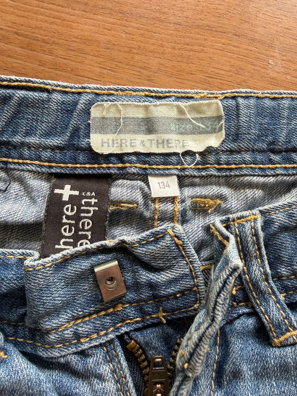 C&A Pantalons: JEANSSHORTS 134 – D'occasion à Wattwil par jopara 1