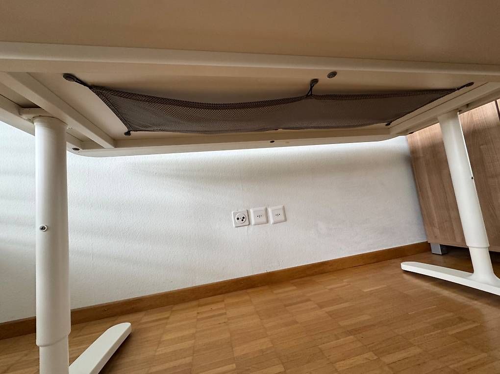 Scrivanie: BEKANT IKEA Tisch ink. Stuhl  – Usato da Zürich venduto da Chanaira 1