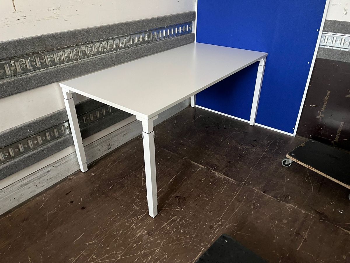 Steelcase Scrivanie: Bürotisch weiss 160cm x 80cm – Usato da Obfelden venduto da Nelia_69