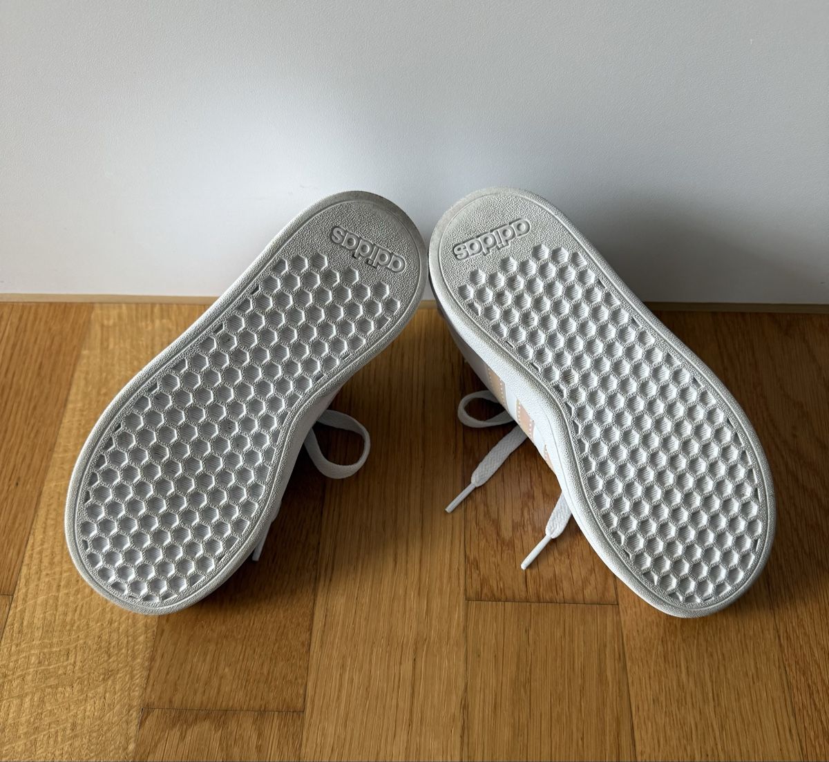 Adidas Scarpe per ragazze: Adidas Turnschuhe gr. 29 NEU – Nuovo (secondo la descrizione) da Seuzach venduto da Eve87 2