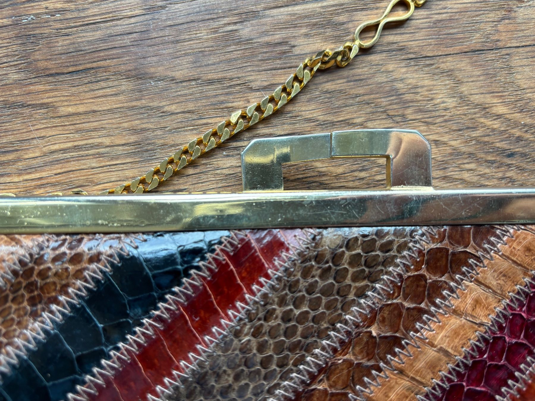 Borse da donna: Vintage Leder Patchwork Handtasche mit goldfarbener Kette – Usato da Horgen venduto da uge_pd5p 6