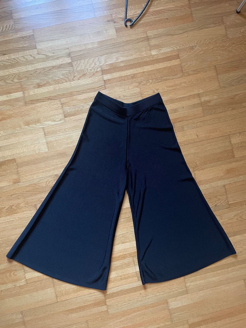 Cos Hosen: Cos Culotte schwarz Feinstrick XS – Gebraucht aus Clarens von Lois86 2