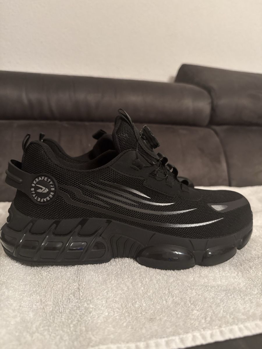 Herrenschuhe: Herren-Sneaker – Größe 42 – Gebraucht aus Flawil von alexi85