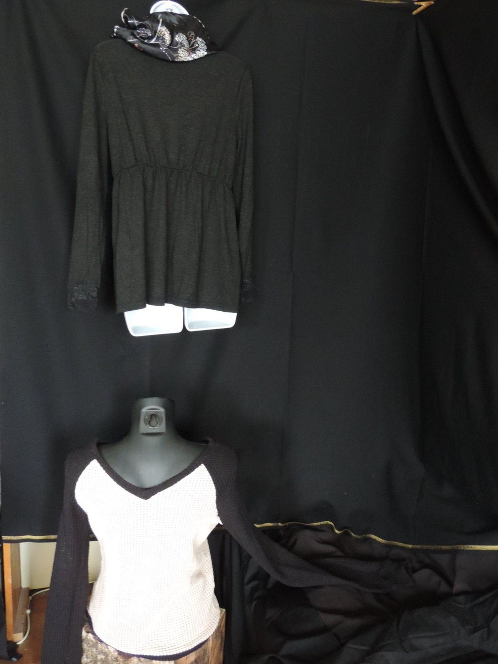 Lots de vêtements: lot 2 pulls foulard – D'occasion à Genève par Axelle333 9