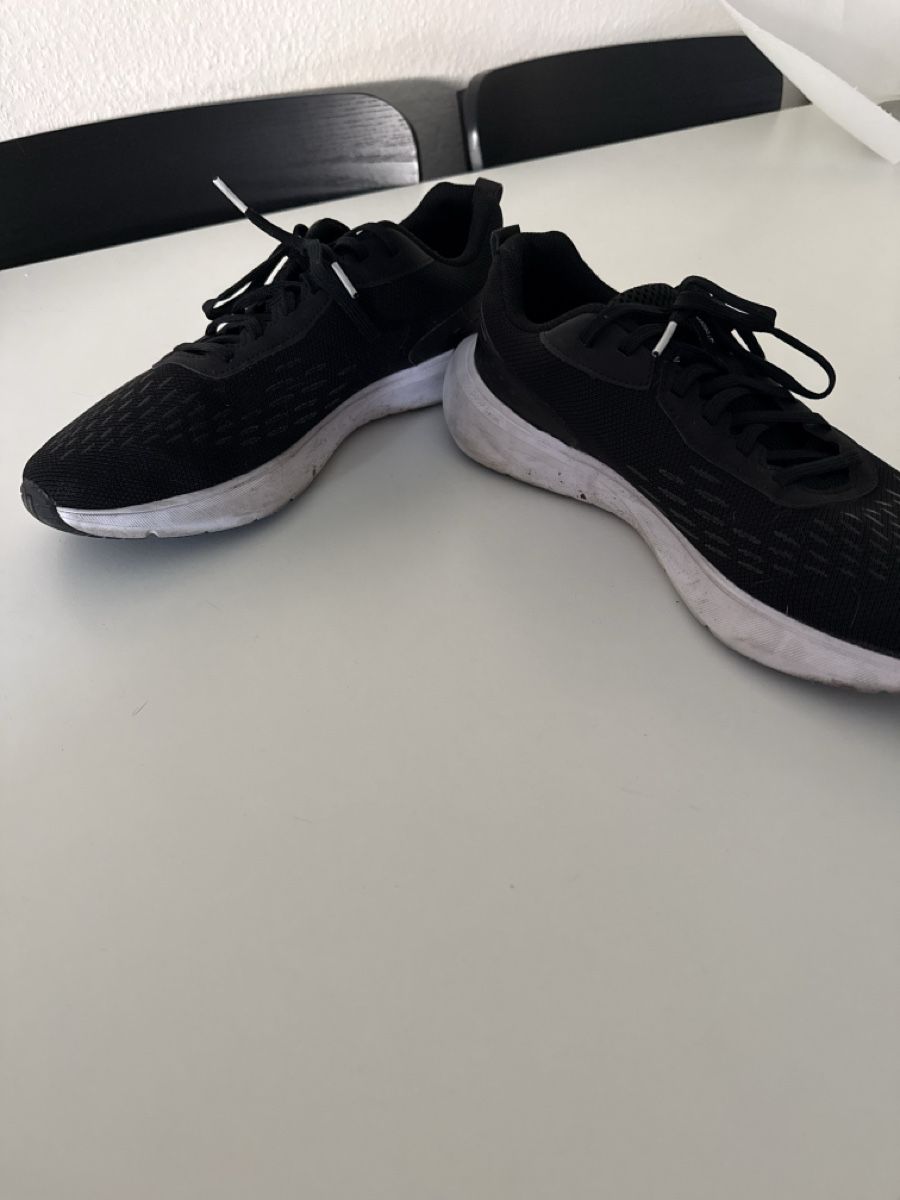Chaussures hommes: Basket de course  – D'occasion à Cartigny par Kelly.11 3