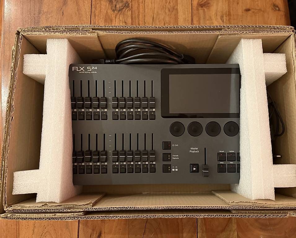 Console di mixaggio: Zero88 FLX S24 Lichtsteuerpult – Usato da Muri AG venduto da Ludrigen 1