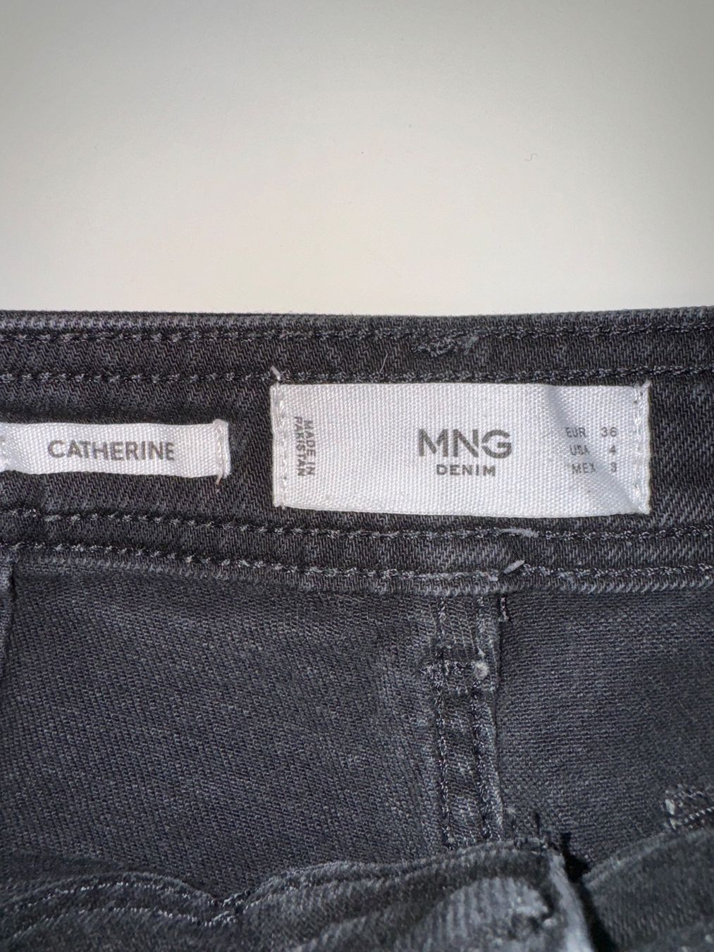 Pantaloni: 3 pantalons noirs – Usato da Cologny venduto da PEACEANDLOVE 9