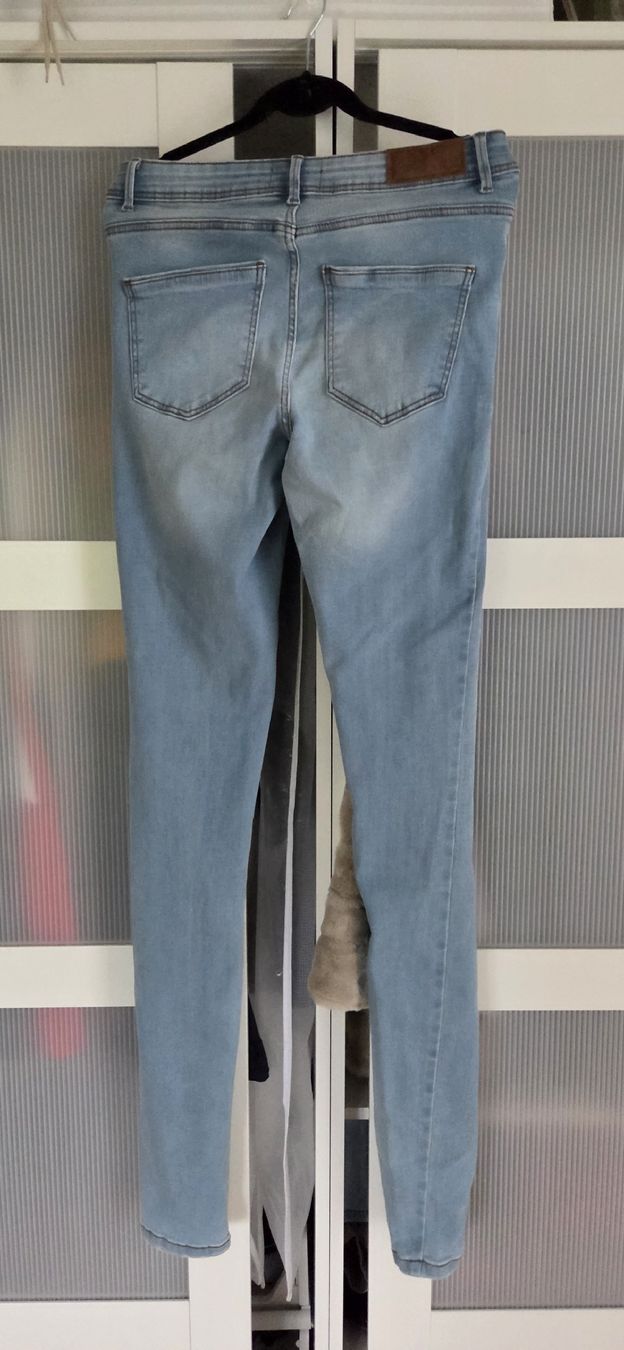 Vero Moda Jeans: Jeans neu, mit Strassapplikation – Nuovo (secondo la descrizione) da Romanshorn venduto da Wiesni81 1
