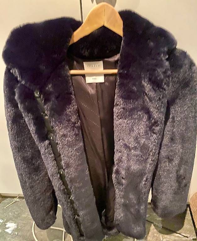 Jacken: Sandro Paris, Winterjacke navy  – Gebraucht aus Neerach von Heronisland