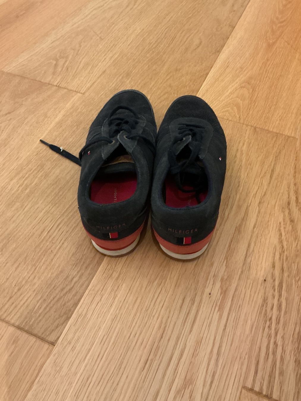 Tommy Hilfiger Scarpe da donna: Tommy Hilfiger Sneaker, Gr. 40, Dunkelblau – Usato da Basel venduto da jon_8csg 2
