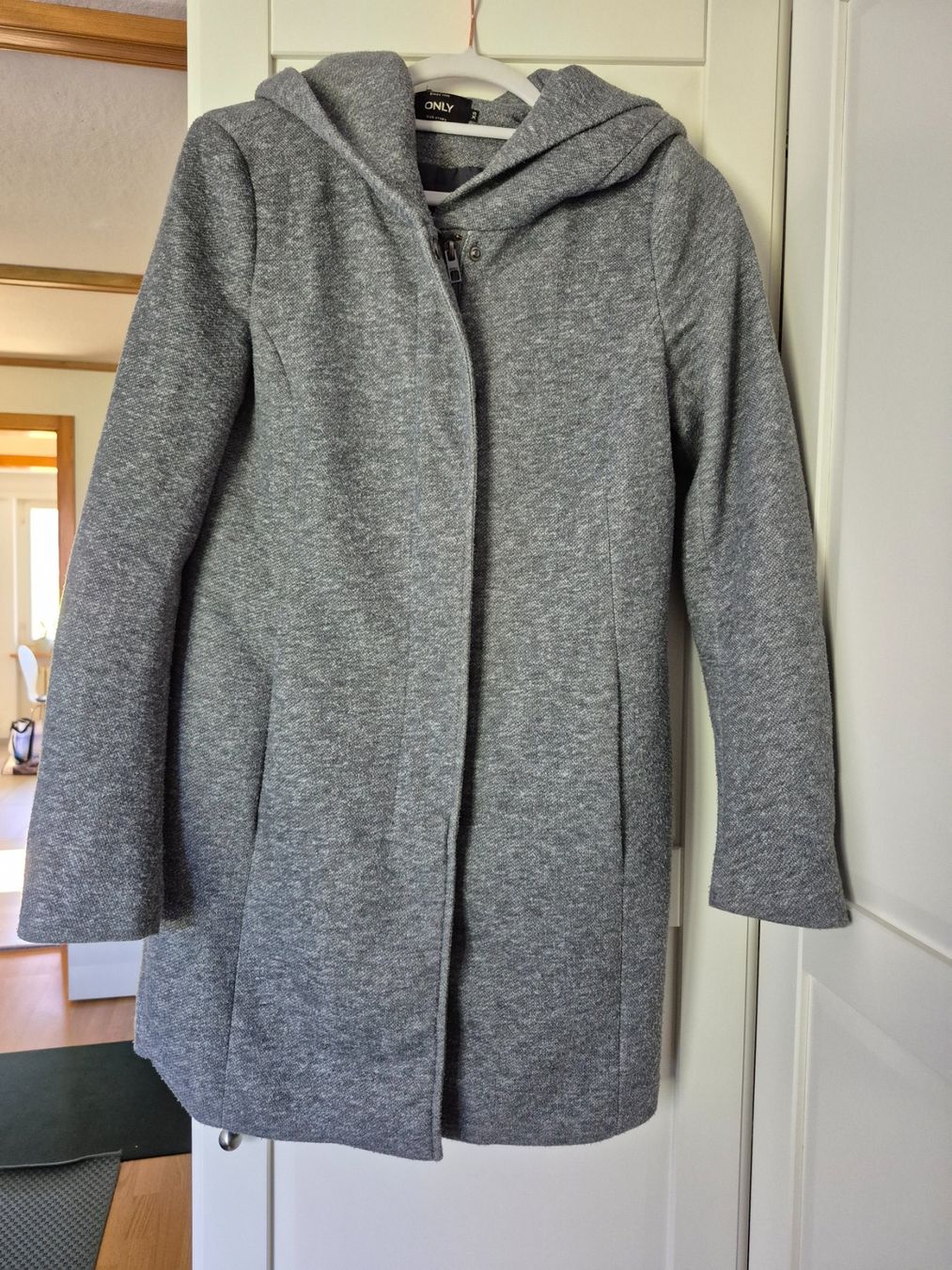 Cappotti: Oberschenkellange Übergangsjacke ONLY, Grösse XS – Usato da Oberdorf NW venduto da Raf.
