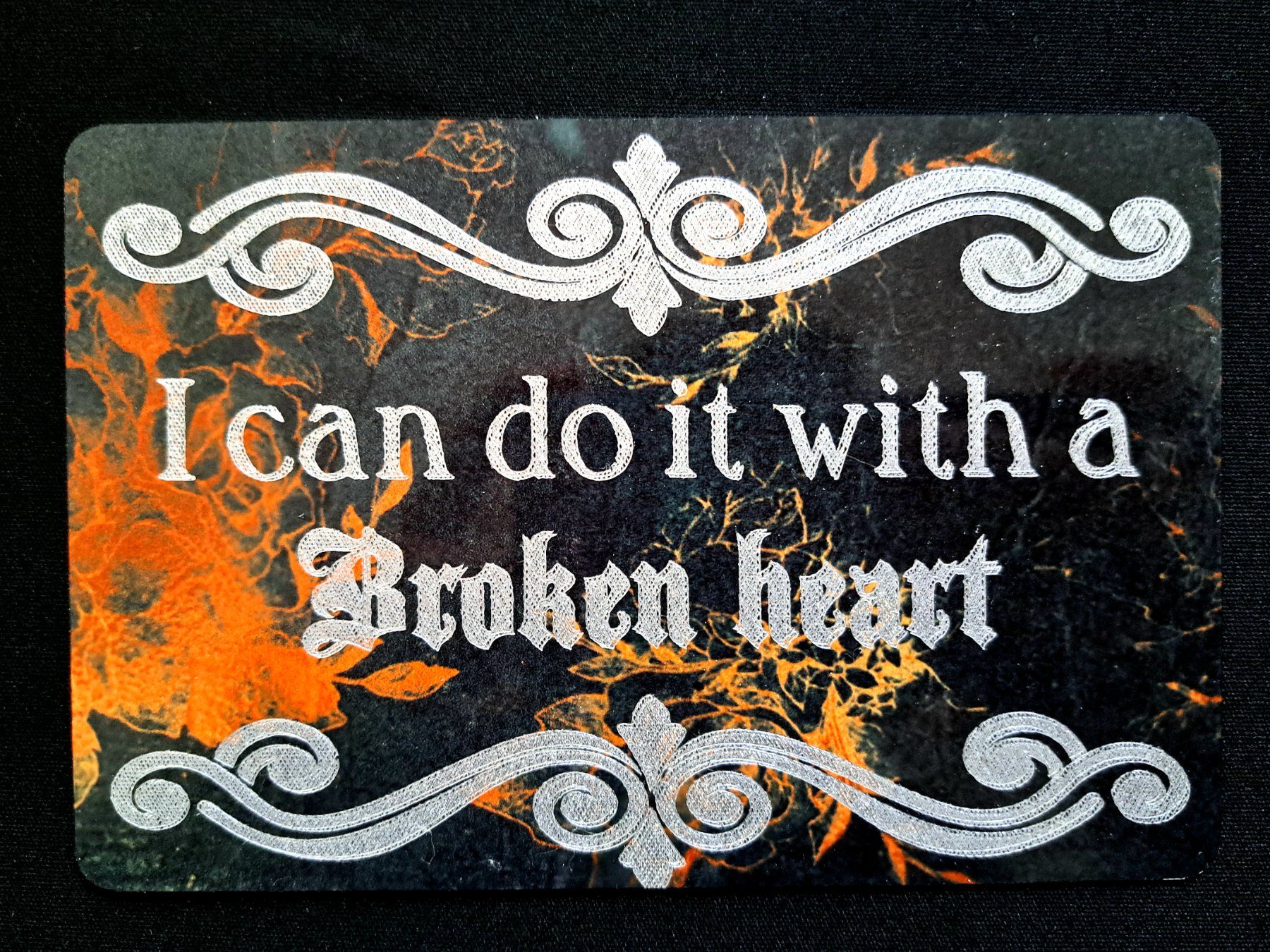 Tutte le decorazioni: Plaque métal citation "Broken Heart", fait main, noire – Nuovo (secondo la descrizione) da Troinex venduto da adelineac 1