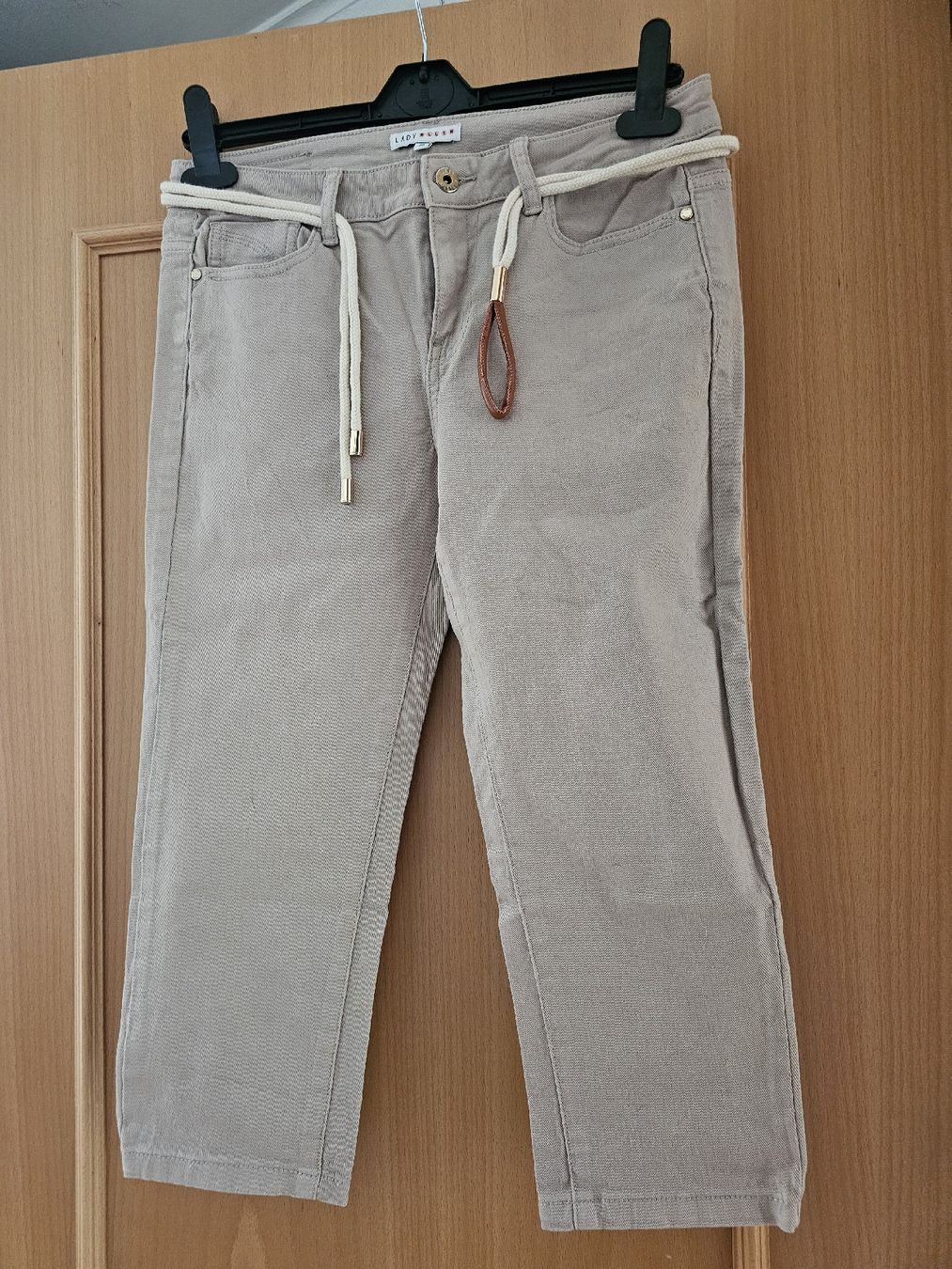 Jeans: Pantalon Lady Blush taille 38 – Usato da HENNIEZ venduto da mjm_vp6n