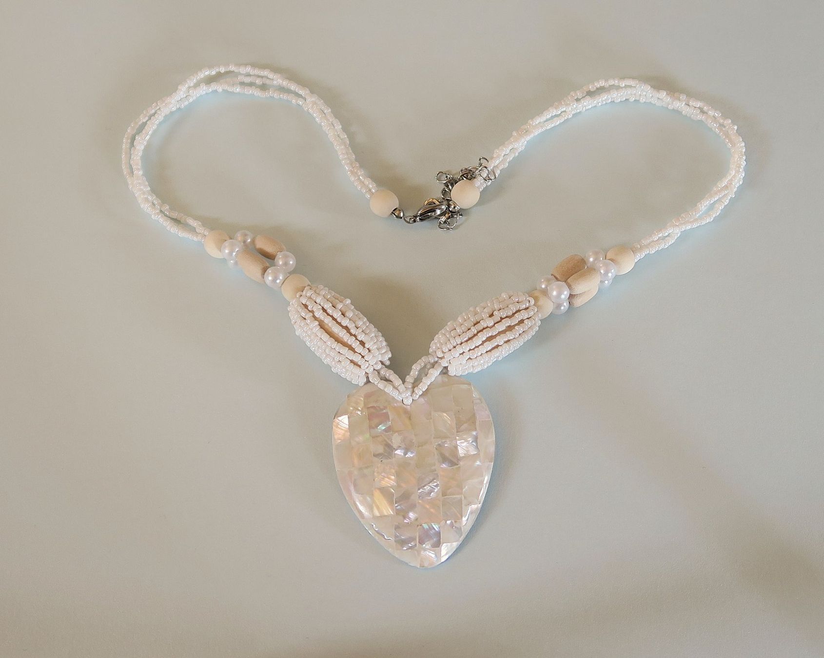 Catenine: Glasperlenkette mit Herzanhänger Perlmutt doubliert – Usato da Brittnau venduto da marlenestone 2